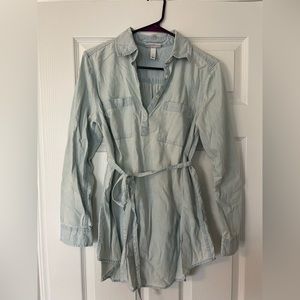 Liz Lange denim maternity shirt